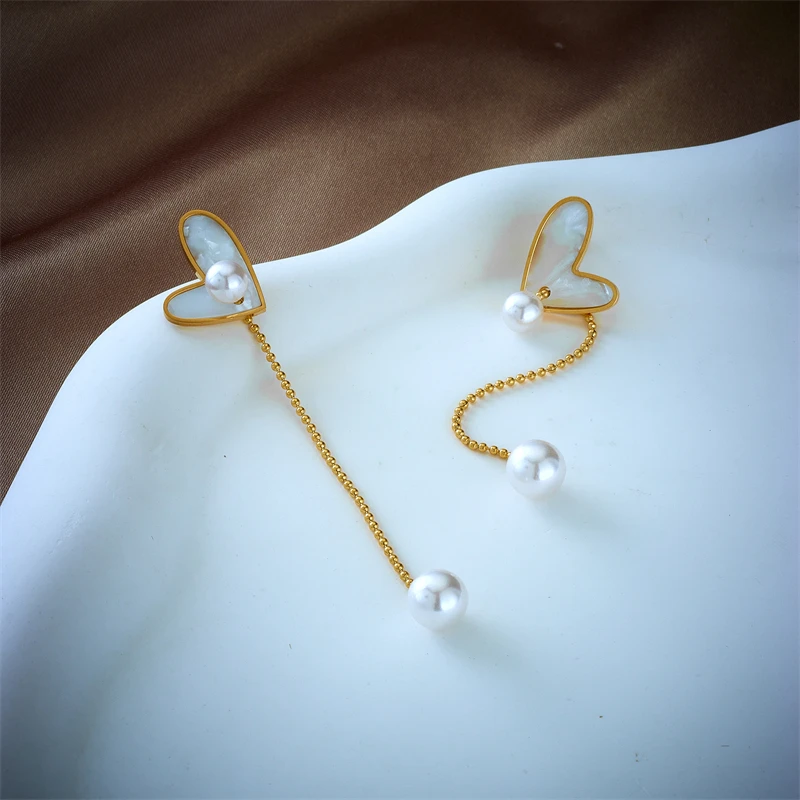 Cercei Isla, aurii, din oțel inoxidabil, decorați cu perle, în formă de inimă - Colecția Universe of Pearls [1]