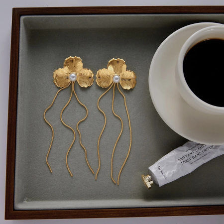 Cercei Ilithya, aurii, lungi, cu perle și model floral, din oțel inoxidabil [2]