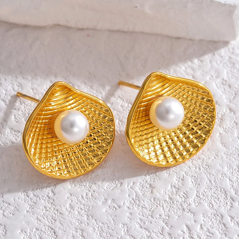Cercei Ginevra, aurii, cu perle, în formă de scoică - Colecția Universe of Pearls [1]