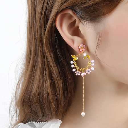 Cercei lungi Anisia, cu model flori de cireș, placați cu aur 18K, din email pictat manual - Colecția Fable [2]