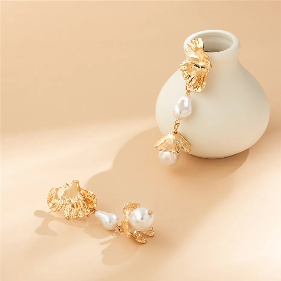 Cercei Patricia, aurii, lungi, decorați cu perle - Colecția Universe of Pearls [4]