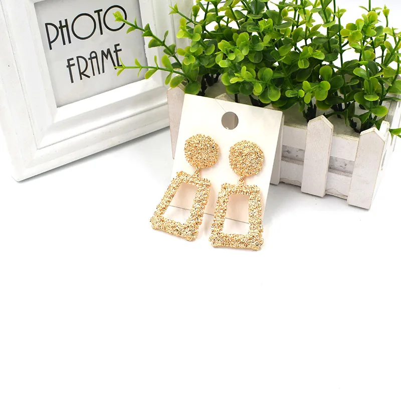 Cercei cu clips Raquel, aurii, cu formă geometrică [2]