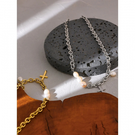 Colier Lacey, auriu, cu pandativ cruce, din oțel inoxidabil și perle naturale de cultură, placat cu aur 18K - Colecția Universe of Pearls [3]