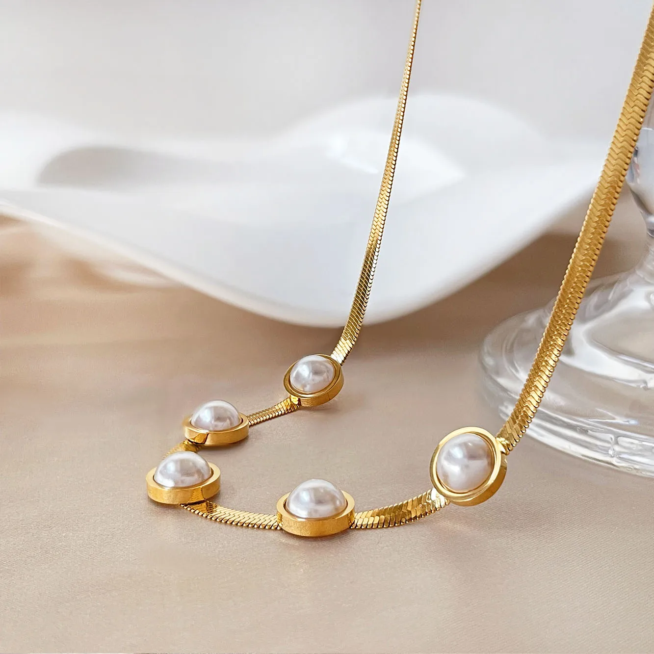 Colier Enisa, auriu, din oțel inoxidabil, model cu perle, tip snake chain - Colecția Universe of Pearls [3]