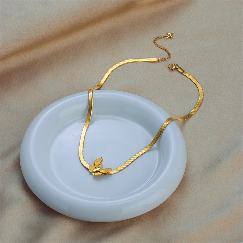 Colier Martha, auriu, din oțel inoxidabil placat cu aur 18K, tip snake chain, cu pandantiv fluture [4]