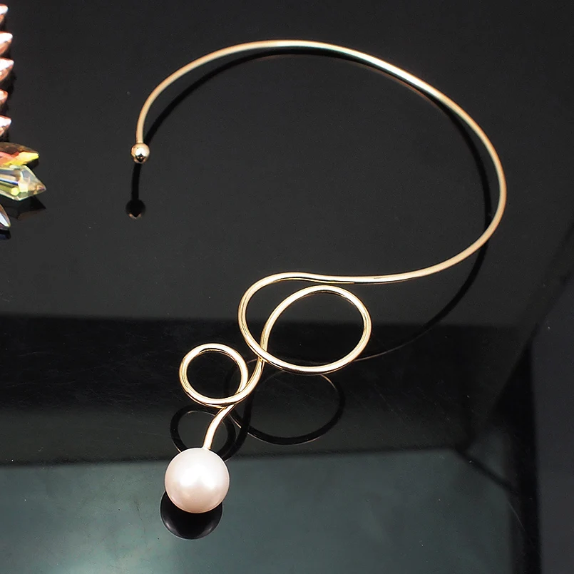 Colier Carley, auriu, tip choker, decorat cu perlă, model metal îndoit, ajustabil - Colecția Universe of Pearls [1]