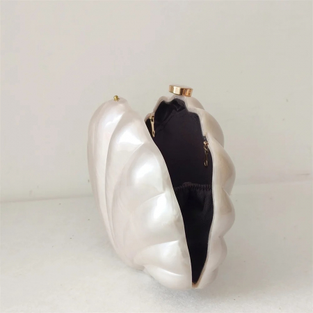 Geantă clutch premium Gia, alb ivory, în formă de scoică [2]