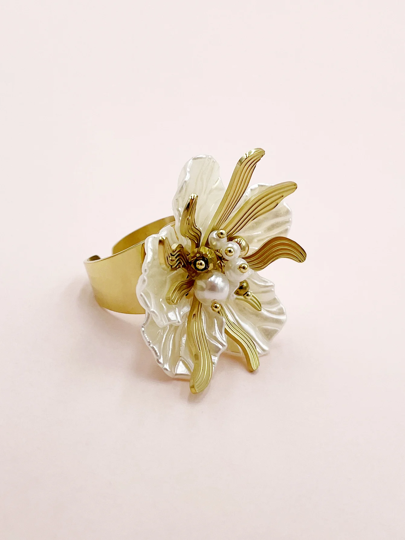 Inel Patsy, auriu, din oțel inoxidabil, model floral cu perle, reglabil - Colecția Universe of Pearls [4]