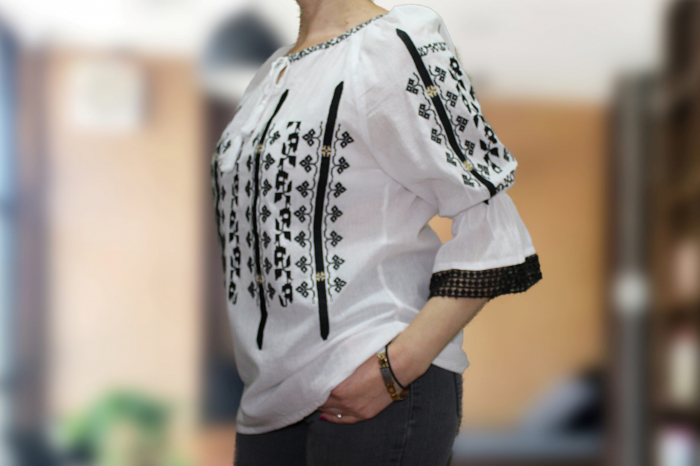 Ie dama traditionala CORINA 1 [3]