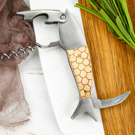 Tirbuson din otel inoxidabil si lemn , in forma de peste [1]