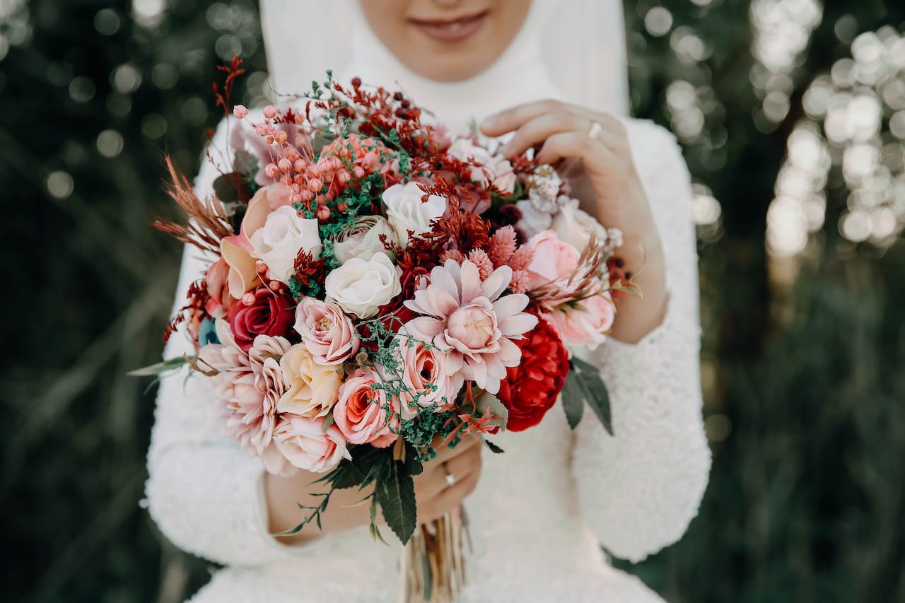 Aranjamente florale pentru nuntă: Inspirații cu flori uscate și nemuritoare