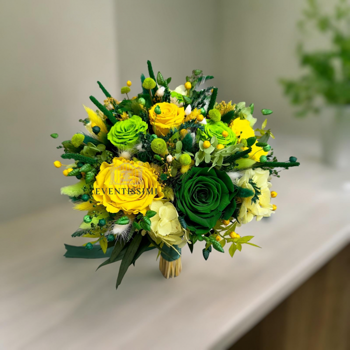 Buchet flori  rezistent, cu 11 trandafiri criogenati, hortensie,plante stabilizate delicate , ideal pentru ocazii speciale [4]