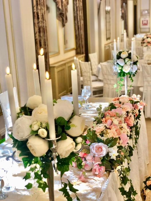 Inchiriere decor complet pentru masa mirilor – Eleganță și rafinament [3]