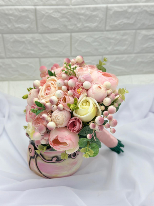 Buchet de bujori roze, ranunculus alb-roze, rezistent peste ani [2]