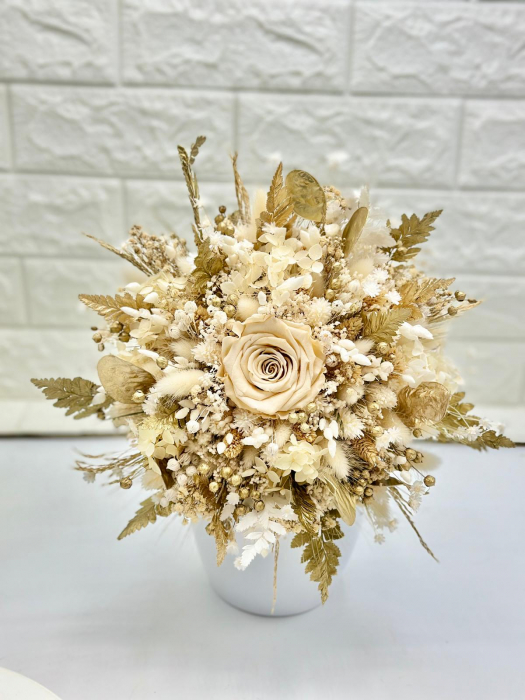 Buchet alb-auriu, cu flori naturale uscate și trandafir criogenat XL, personalizabil, ideal pentru cununie civilă, nuntă, mireasă sau cadou [2]