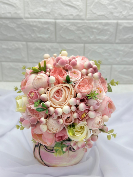 Buchet de bujori roze, ranunculus alb-roze, rezistent peste ani [4]