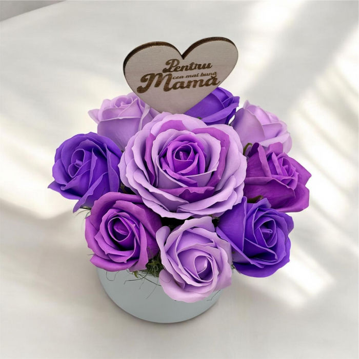 Aranjament floral cu trandafiri si topper Cea mai buna mama - personalizabil [2]