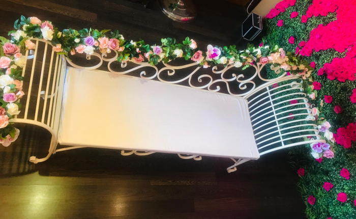 Inchiriere Băncuță Decorativă cu Flori  - Inchiriere [2]