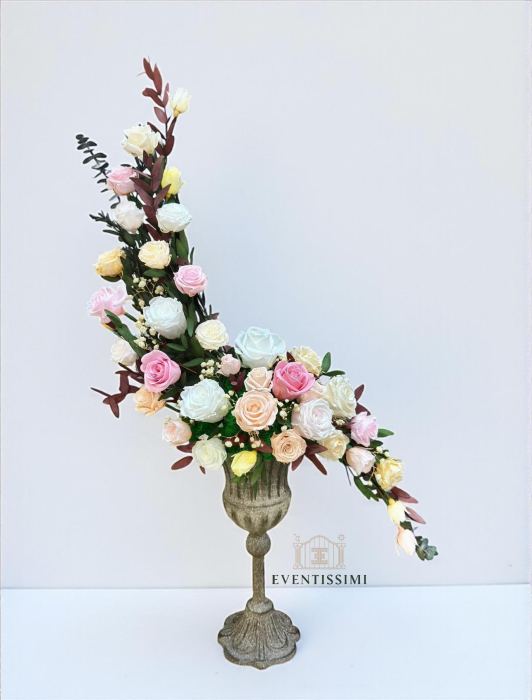Aranjament floral elegant, realizat manual cu 35 trandafiri criogenați și plante stabilizate [1]