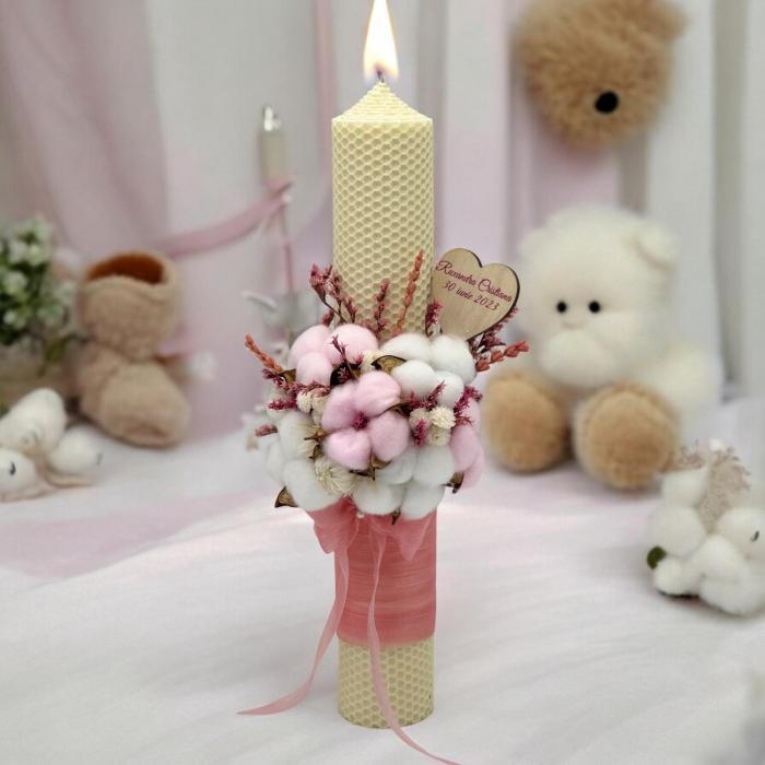 Lumânare din ceară naturală tip fagure, decorată cu flori de bumbac alb/roz și plante naturale uscate, personalizabilă pentru cununie religioasă sau botez [2]