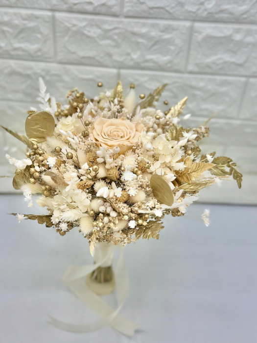 Buchet alb-auriu, cu flori naturale uscate și trandafir criogenat XL, personalizabil, ideal pentru cununie civilă, nuntă, mireasă sau cadou [3]