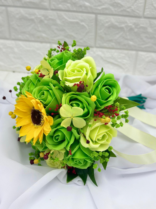 Buchet mediu personalizabil cu trandafiri, flori de hortensie si floarea miresei ( Verde-Galben ) [2]