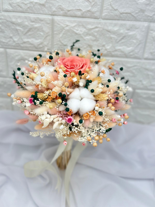 Buchet flori naturale uscate, bumbac și trandafir criogenat peach fuzz, personalizabil, ideal pentru cununie civilă, nuntă, mireasă , nasa sau cadou [2]