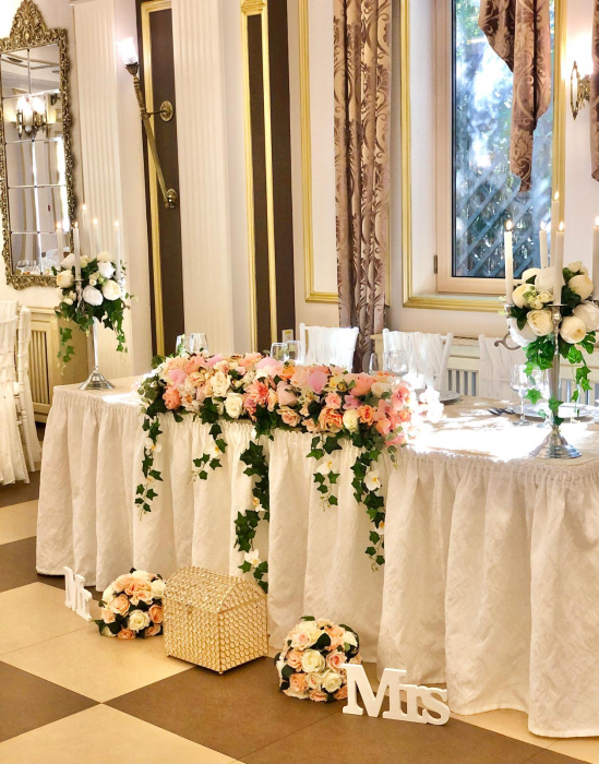 Inchiriere decor complet pentru masa mirilor – Eleganță și rafinament [2]