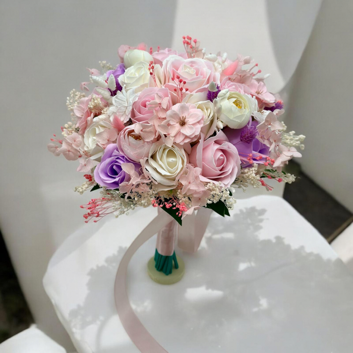 Buchet mediu personalizabil cu trandafiri, mini bujori, hortensie , flori de cires si floarea miresei (Alb, Roz) [2]