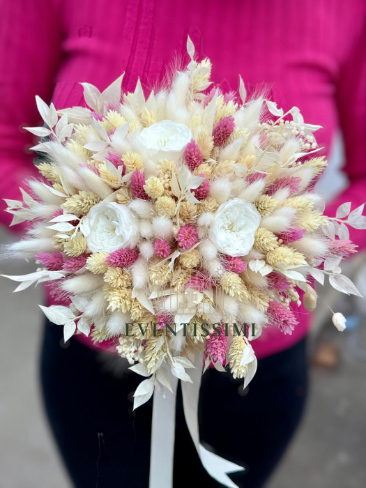 Buchet  personalizabil cu trandafiri criogenati si flori  naturale uscate, predominant alb [3]