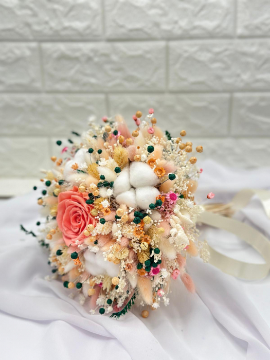 Buchet flori naturale uscate, bumbac și trandafir criogenat peach fuzz, personalizabil, ideal pentru cununie civilă, nuntă, mireasă , nasa sau cadou [3]