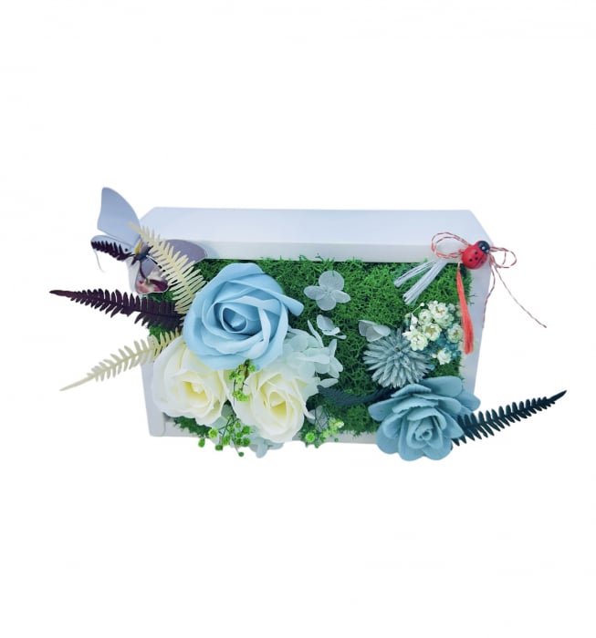 Aranjament cu licheni, trandafiri si elemente naturale in cutie (Multicolor) [3]