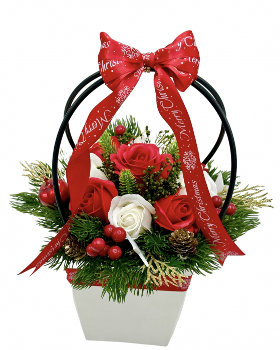 Aranjament de Craciun cu 9 trandafiri din sapun si brad in cosulet (Multicolor) [3]