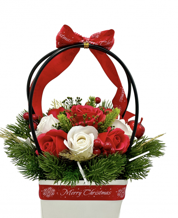 Aranjament de Craciun cu 9 trandafiri din sapun si brad in cosulet (Multicolor) [4]