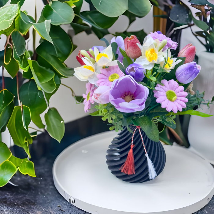 Aranjament floral cu lalele, narcise, crizanteme și magnolii (Multicolor) [4]
