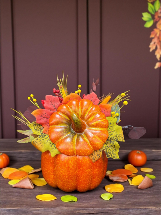 Aranjament floral de toamnă /  Halloween , în dovleac – decor handmade cu flori artificiale și naturale uscate [3]