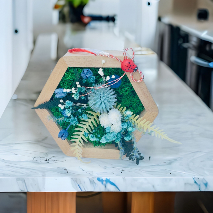 Aranjament floral hexagon cu licheni , plante uscate si plante criogenate (Albastru, verde) [2]