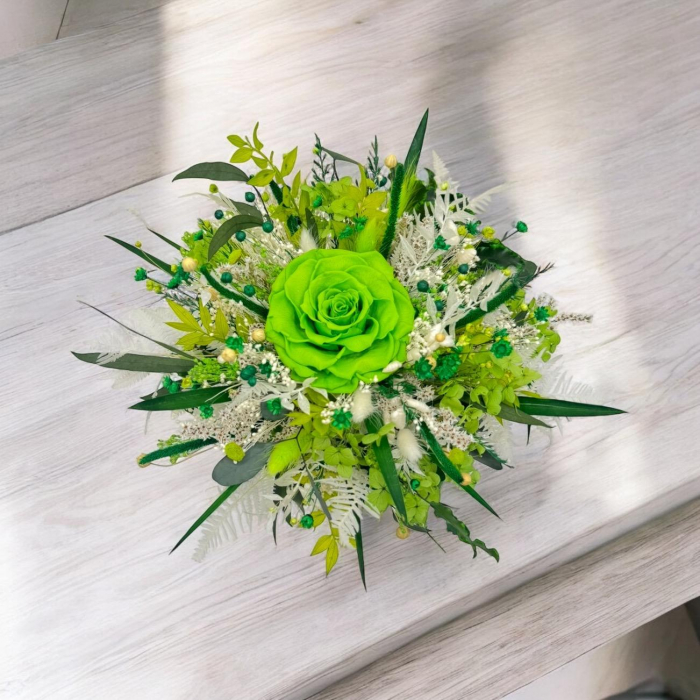 Aranjament floral in cutie, personalizabil cu licheni, trandafir si plante naturale criogenate si stabilizate (Verde) [2]