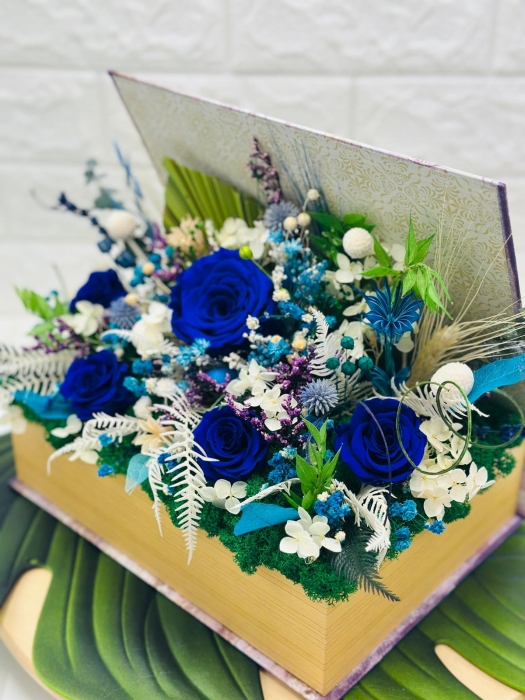 Aranjament floral personalizabil mare, cu licheni, trandafiri si plante naturale criogenate si stabilizate in carte (Multicolor) [4]
