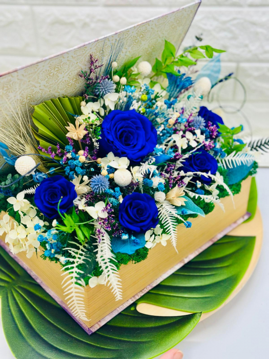 Aranjament floral personalizabil mare, cu licheni, trandafiri si plante naturale criogenate si stabilizate in carte (Multicolor) [5]