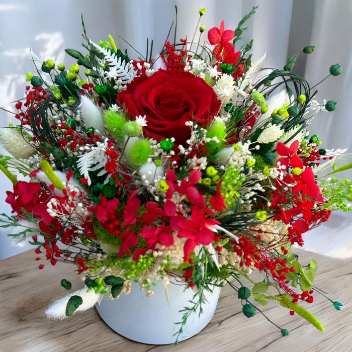 Aranjament floral personalizabil cu trandafir criogenat si plante naturale uscate si stabilizate [3]