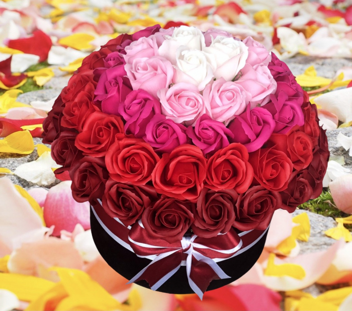 Aranjament floral personalizabil, Eventissimi, Cutie cadou, 63 Trandafiri, Multicolor [2]