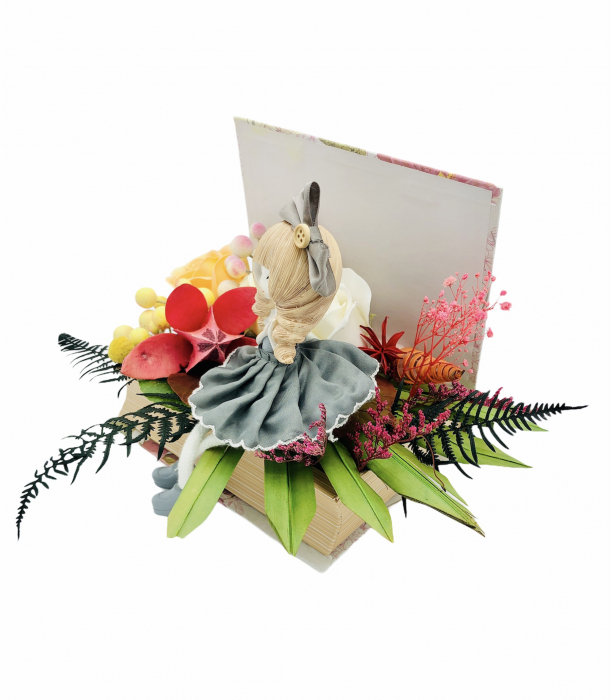 Aranjament floral personalizabil, Eventissimi, cutie cadou, carte, balerina, trandafiri sapun si plante uscate multicolor [5]