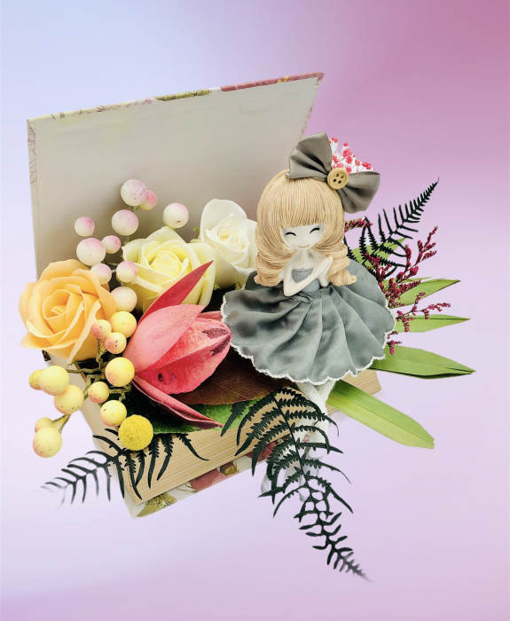 Aranjament floral personalizabil, Eventissimi, cutie cadou, carte, balerina, trandafiri sapun si plante uscate multicolor [4]
