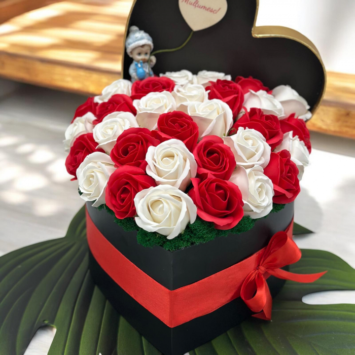 Aranjament floral personalizabil, Eventissimi, Cutie cadou, Trandafiri SAPUN, alb-rosu [2]