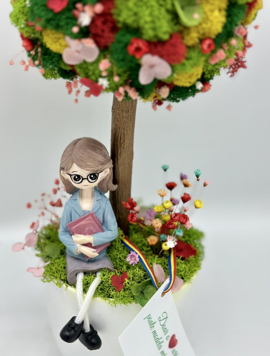 Aranjament floral personalizabil, mediu 38 cm, tip copacel / pomisor cu licheni naturali stabilizati si flori criogenate si uscate in vas ceramic cadou pentru educatoare, invatatoare sau profesoara (M [2]