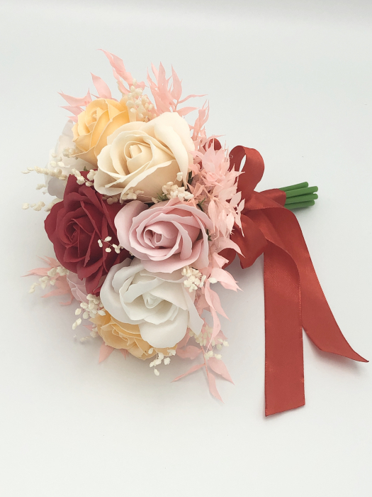 Buchet mic personalizabil cu trandafiri si floarea miresei (Rosu, Multicolor) [2]
