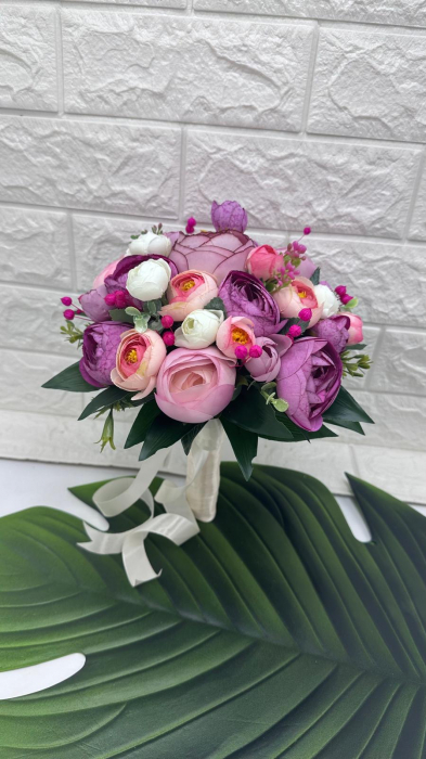 Buchet de bujori roz-violet, rezistent peste ani [3]