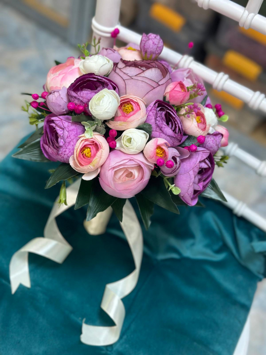 Buchet de bujori roz-violet, rezistent peste ani [2]