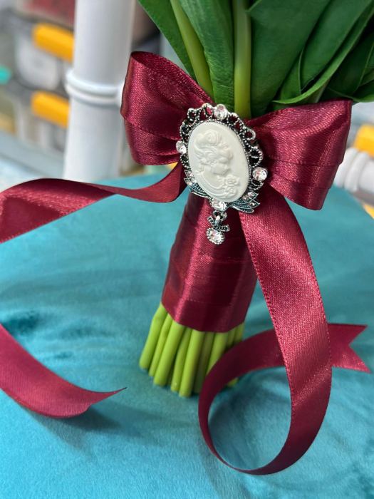 Buchet de flori elegant cu Lalele Albe și Cale Bordo [3]